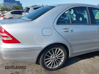 2003 Mercedes-Benz C 320 с VIN WDBRF64J23F340018, выставлен на аукционе IAAI как лот 42627186 с пробегом 164 147 миль миль и . История ставок и продаж доступна на DreamBid. Изображение 6.