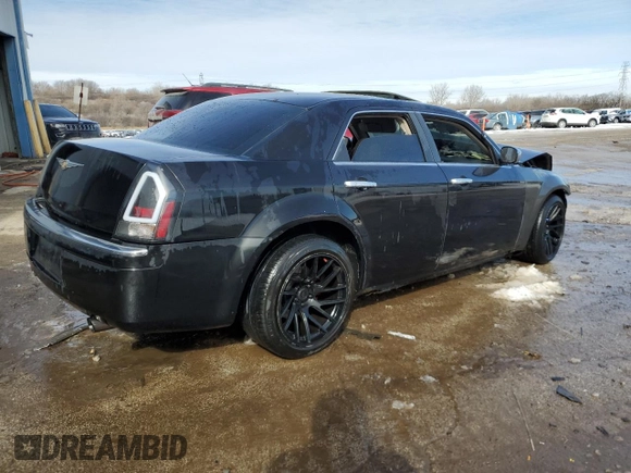 2005 Chrysler 300 with VIN 2C3JA63H35H635405, listed as a Copart auction lot 45583415 with 182,830 mi miles and Salvage Title. Bid and sale history available at carsss.com. Image 3.