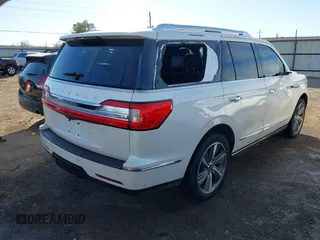 2019 Lincoln Navigator Reserve z VIN 5LMJJ2LT2KEL09194, wystawiony jako IAAI lot #40900152 z przebiegiem 117 272 mil mil oraz . Historia ofert i sprzedaży dostępna na DreamBid. Obrazek 4.