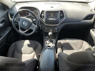 2017 Jeep Cherokee Latitude z VIN 1C4PJMCS1HW524864, wystawiony jako Copart lot #58500325 z przebiegiem 174 145 mil mil oraz Szkoda całkowita • Salvage title. Historia ofert i sprzedaży dostępna na DreamBid. Obrazek 8.