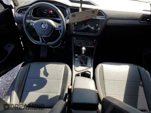 2020 Volkswagen Tiguan SE z VIN 3VV3B7AX8LM102502, wystawiony jako Copart lot #52428635 z przebiegiem 50 778 mil mil oraz Szkody całkowita. Historia ofert i sprzedaży dostępna na DreamBid. Obrazek 8.