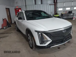 2024 Cadillac LYRIQ z VIN 1GYKPMRL1RZ104220, wystawiony jako IAAI lot #40386771 z przebiegiem 15 001 mil mil oraz . Historia ofert i sprzedaży dostępna na DreamBid. Obrazek 1.