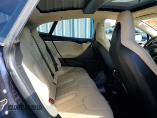 2014 Tesla Model S 60 z VIN 5YJSA1H10EFP35319, wystawiony jako Copart lot #53868745 z przebiegiem 209 424 mil mil oraz Szkoda całkowita • Salvage title. Historia ofert i sprzedaży dostępna na DreamBid. Obrazek 10.