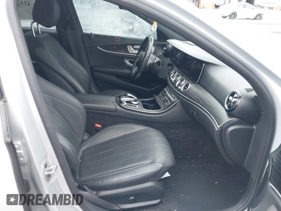 2020 Mercedes-Benz E 350 z VIN W1KZF8DB7LA818006, wystawiony jako IAAI lot #41521192 z przebiegiem 54 558 mil mil oraz . Historia ofert i sprzedaży dostępna na DreamBid. Obrazek 5.