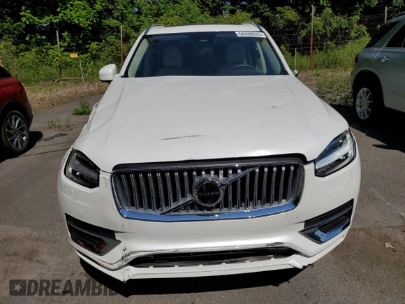 2025 Volvo XC90 Plus with VIN YV4062PEXS1335353, listed as a Copart auction lot 62698635 with 3,168 mi miles and Salvage title. Bid and sale history available at DreamBid. Image 5.