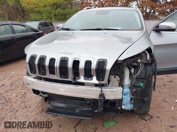 2014 Jeep Cherokee Limited with VIN 1C4PJMDS3EW280399, listed as a IAAI auction lot 40737977 with 131,595 mi miles. Bid and sale history available at carsss.com. Image 6.