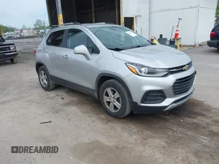 2019 Chevrolet Trax LT z VIN KL7CJLSB1KB961043, wystawiony jako IAAI lot #42227797 z przebiegiem 110 595 mil mil oraz . Historia ofert i sprzedaży dostępna na DreamBid. Obrazek 1.