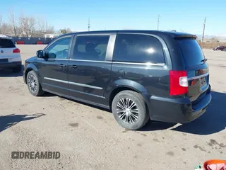2014 Chrysler Town & Country S with VIN 2C4RC1HG0ER257498, listed as a IAAI auction lot 41627860 with 134,540 mi miles. Bid and sale history available at carsss.com. Image 3.