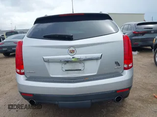 2015 Cadillac SRX Performance Collection z VIN 3GYFNCE36FS633386, wystawiony jako IAAI lot #41851338 z przebiegiem 102 586 mil mil oraz . Historia ofert i sprzedaży dostępna na DreamBid. Obrazek 16.