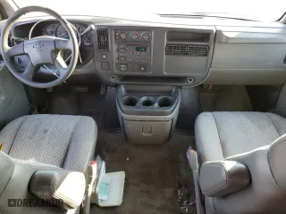 2004 Chevrolet Express Passenger with VIN 1GAHG39U641193334, listed as a Copart auction lot 74011934 with 330,603 mi miles and Salvage Title. Bid and sale history available at carsss.com. Image 8.