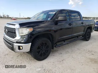 2018 Toyota Tundra 2WD SR5 with VIN 5TFEM5F11JX131082, listed as a Copart auction lot 82617924 with 105,481 mi miles and Salvage Title. Bid and sale history available at carsss.com. Image 1.