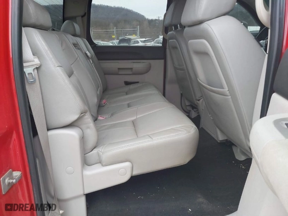 2008 Chevrolet Silverado 1500 LT w/1LT with VIN 2GCEK13J781262883, listed as a IAAI auction lot 41499201 with 157,000 mi miles. Bid and sale history available at carsss.com. Image 8.
