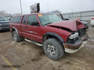 2002 Chevrolet S-10 LS with VIN 1GCCT19W828236708, listed as a Copart auction lot 49498415 with 243,633 mi miles and Salvage Title. Bid and sale history available at carsss.com. Image 4.