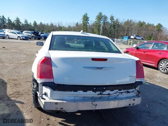 2015 Chrysler 300 Limited with VIN 2C3CCAAG3FH872168, listed as a IAAI auction lot 41967236 with 173,620 mi miles. Bid and sale history available at carsss.com. Image 6.