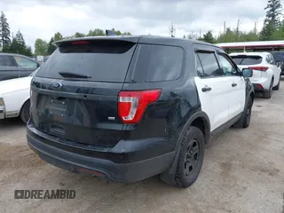 2017 Ford Police Interceptor Utility z VIN 1FM5K8AR9HGC26225, wystawiony jako IAAI lot #42283084 z przebiegiem Nie podano mil oraz . Historia ofert i sprzedaży dostępna na DreamBid. Obrazek 4.