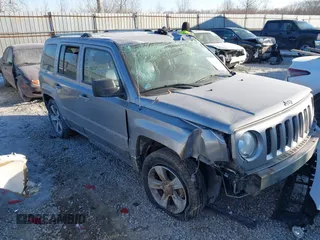 2016 Jeep Patriot Latitude with VIN 1C4NJRFB2GD647292, listed as a IAAI auction lot 41423443 with 88,905 mi miles and . Bid and sale history available at carsss.com. Image 12.