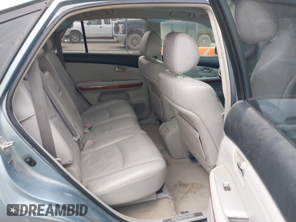 2004 Lexus RX 330 with VIN JTJGA31U640032582, listed as a IAAI auction lot 41704774 with 332,470 mi miles and . Bid and sale history available at carsss.com. Image 8.