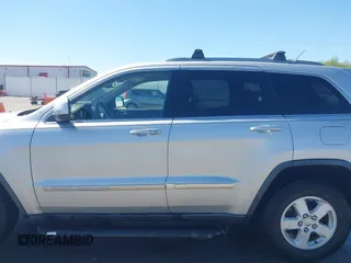 2011 Jeep Grand Cherokee Laredo z VIN 1J4RR4GGXBC571823, wystawiony jako IAAI lot #42093768 z przebiegiem 153 978 mil mil oraz . Historia ofert i sprzedaży dostępna na DreamBid. Obrazek 14.