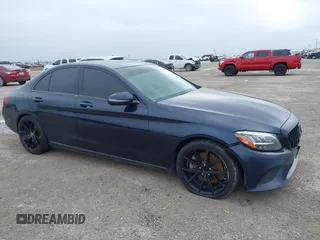 2019 Mercedes-Benz C 300 z VIN 55SWF8DB3KU296007, wystawiony jako IAAI lot #41563261 z przebiegiem 155 185 mil mil oraz . Historia ofert i sprzedaży dostępna na DreamBid. Obrazek 6.