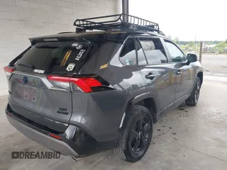 2021 Toyota RAV4 Hybrid XSE z VIN 4T3E6RFV2MU007724, wystawiony jako IAAI lot #42213345 z przebiegiem 31 089 mil mil oraz . Historia ofert i sprzedaży dostępna na DreamBid. Obrazek 4.