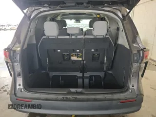 2022 Toyota Sienna LE with VIN 5TDKSKFC9NS070357, listed as a IAAI auction lot 42728562 with 112,908 mi miles and . Bid and sale history available at DreamBid. Image 1.