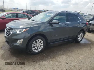 2018 Chevrolet Equinox LT z VIN 3GNAXSEV0JS573515, wystawiony jako Copart lot #55076945 z przebiegiem 50 569 mil mil oraz Czysty tytuł • Clean title. Historia ofert i sprzedaży dostępna na DreamBid. Obrazek 1.