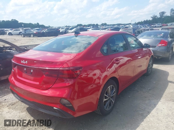 2024 Kia Forte LXS z VIN 3KPF24AD4RE746100, wystawiony jako IAAI lot #42257968 z przebiegiem 34 015 mil mil oraz . Historia ofert i sprzedaży dostępna na DreamBid. Obrazek 4.