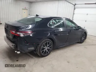 2022 Toyota Camry SE with VIN 4T1G11AK1NU654020, listed as a Copart auction lot 49228125 with 131,818 mi miles and Clean Title. Bid and sale history available at DreamBid. Image 3.