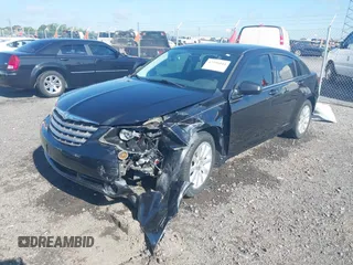 2010 Chrysler Sebring Limited z VIN 1C3CC5FB9AN158839, wystawiony jako IAAI lot #42206044 z przebiegiem 143 458 mil mil oraz . Historia ofert i sprzedaży dostępna na DreamBid. Obrazek 17.