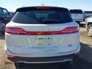 2015 Lincoln MKC z VIN 5LMCJ1A94FUJ13781, wystawiony jako IAAI lot #41761324 z przebiegiem 139 196 mil mil oraz . Historia ofert i sprzedaży dostępna na DreamBid. Obrazek 16.