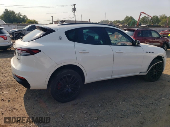 2021 Maserati Levante GT with VIN ZN661XUA9MX372242, listed as a Copart auction lot 69440164 with 33,783 mi miles and Salvage Title. Bid and sale history available at carsss.com. Image 3.