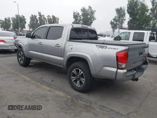 2016 Toyota Tacoma SR5 z VIN 3TMAZ5CN1GM014351, wystawiony jako IAAI lot #42357717 z przebiegiem 116 712 mil mil oraz . Historia ofert i sprzedaży dostępna na DreamBid. Obrazek 3.