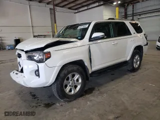 2022 Toyota 4Runner SR5 Premium with VIN JTENU5JR4N6029294, listed as a Copart auction lot 62075653 with 9,334 mi miles and Salvage Title. Bid and sale history available at carsss.com. Image 1.