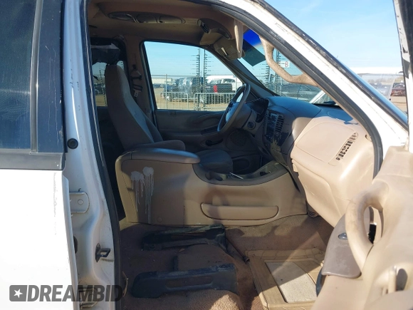1998 Ford Expedition XLT with VIN 1FMRU1768WLA48604, listed as a IAAI auction lot 41642384 with 274,424 mi miles. Bid and sale history available at carsss.com. Image 5.