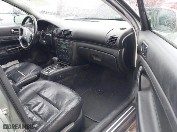 2003 Volkswagen Passat GLS with VIN WVWPD63B33E022262, listed as a IAAI auction lot 41466620 with 249,726 mi miles. Bid and sale history available at carsss.com. Image 5.