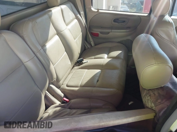 2003 Ford F-150 XLT with VIN 1FTRW08L63KA28964, listed as a IAAI auction lot 41689700 with 303,789 mi miles. Bid and sale history available at carsss.com. Image 8.