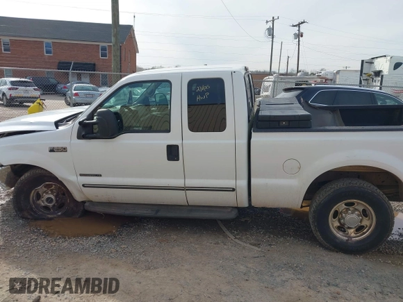 2000 Ford F-250 XL z VIN 1FTNX21F7YEC15664, wystawiony jako IAAI lot #41600552 z przebiegiem 340 100 mil mil oraz . Historia ofert i sprzedaży dostępna na DreamBid. Obrazek 14.