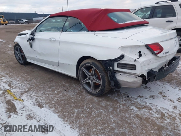 2018 Mercedes-Benz C 300 z VIN WDDWK4KBXJF703393, wystawiony jako IAAI lot #41218135 z przebiegiem 55 568 mil mil oraz . Historia ofert i sprzedaży dostępna na DreamBid. Obrazek 3.