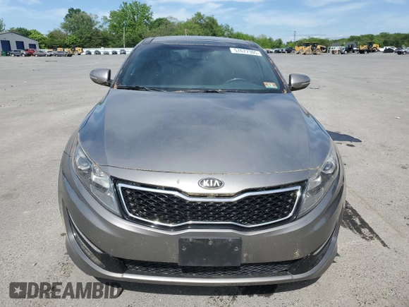 2013 Kia Optima SX z VIN 5XXGR4A63DG167343, wystawiony jako Copart lot #57677305 z przebiegiem 161 446 mil mil oraz Czysty tytuł • Clean title. Historia ofert i sprzedaży dostępna na DreamBid. Obrazek 5.