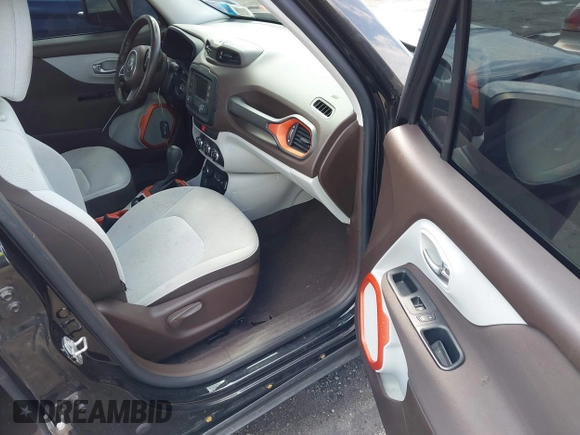 2015 Jeep Renegade Latitude with VIN ZACCJBBT0FPB73676, listed as a IAAI auction lot 42032879 with 121,953 mi miles. Bid and sale history available at carsss.com. Image 5.