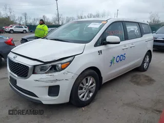 2015 Kia Sedona L with VIN KNDMA5C12F6031286, listed as a IAAI auction lot 42002214 with 185,814 mi miles. Bid and sale history available at carsss.com. Image 2.