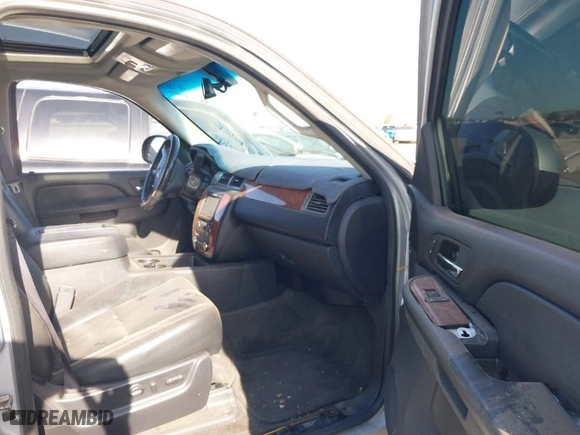 2013 Chevrolet Suburban LT with VIN 1GNSCJE04DR276690, listed as a IAAI auction lot 41725311 with 251,888 mi miles. Bid and sale history available at carsss.com. Image 5.