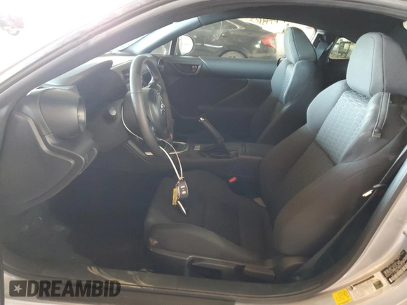 2024 Toyota 86 z VIN JF1ZNBB17R9755378, wystawiony jako Copart lot #47601375 z przebiegiem 6 697 mil mil oraz Szkoda całkowita • Salvage title. Historia ofert i sprzedaży dostępna na DreamBid. Obrazek 7.