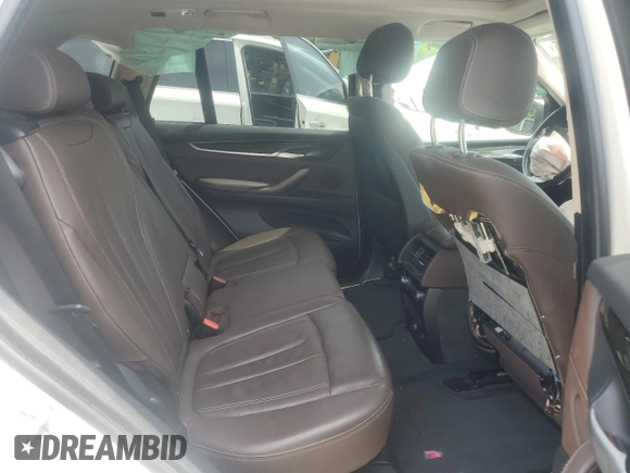 2015 BMW X5 xDrive35i z VIN 5UXKR0C53F0K61488, wystawiony jako Copart lot #57421645 z przebiegiem Nie podano mil oraz Szkoda całkowita • Salvage title. Historia ofert i sprzedaży dostępna na DreamBid. Obrazek 11.