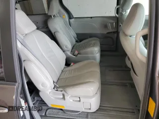 2012 Toyota Sienna XLE с VIN 5TDDK3DC8CS042919, выставлен на аукционе Copart как лот 62644385 с пробегом 135 252 миль миль и Списание • Salvage title. История ставок и продаж доступна на DreamBid. Изображение 11.