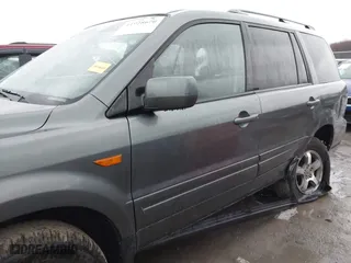 2008 Honda Pilot SE with VIN 5FNYF18378B003044, listed as a IAAI auction lot 41928670 with 204,640 mi miles. Bid and sale history available at carsss.com. Image 14.