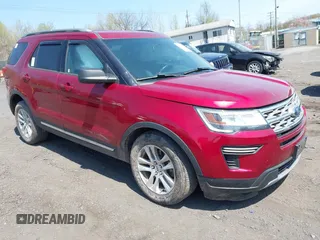 2018 Ford Explorer XLT z VIN 1FM5K8DH9JGB64060, wystawiony jako IAAI lot #42107093 z przebiegiem 89 881 mil mil oraz . Historia ofert i sprzedaży dostępna na DreamBid. Obrazek 1.