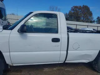 2006 Chevrolet Silverado 1500 Work Truck with VIN 1GCEC14V16E144581, listed as a IAAI auction lot 41368021 with 268,321 mi miles. Bid and sale history available at carsss.com. Image 14.