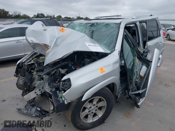 2010 Toyota 4Runner SR5 z VIN JTEZU5JR9A5011357, wystawiony jako IAAI lot #41514810 z przebiegiem Nie podano mil oraz . Historia ofert i sprzedaży dostępna na DreamBid. Obrazek 20.