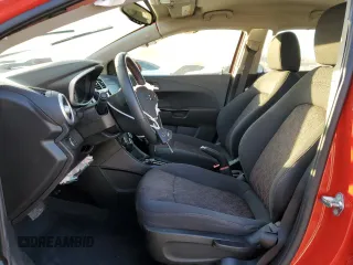 2018 Chevrolet Sonic LT z VIN 1G1JD6SB5J4118848, wystawiony jako Copart lot #83615174 z przebiegiem 17 483 mil mil oraz Szkoda całkowita • Salvage title. Historia ofert i sprzedaży dostępna na DreamBid. Obrazek 7.